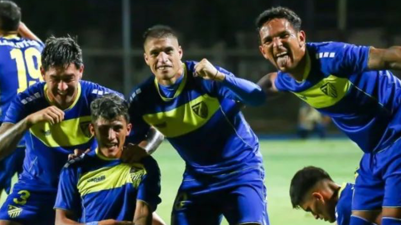 Barnechea logró su primer triunfo en el Ascenso tras golear a Curicó Unido