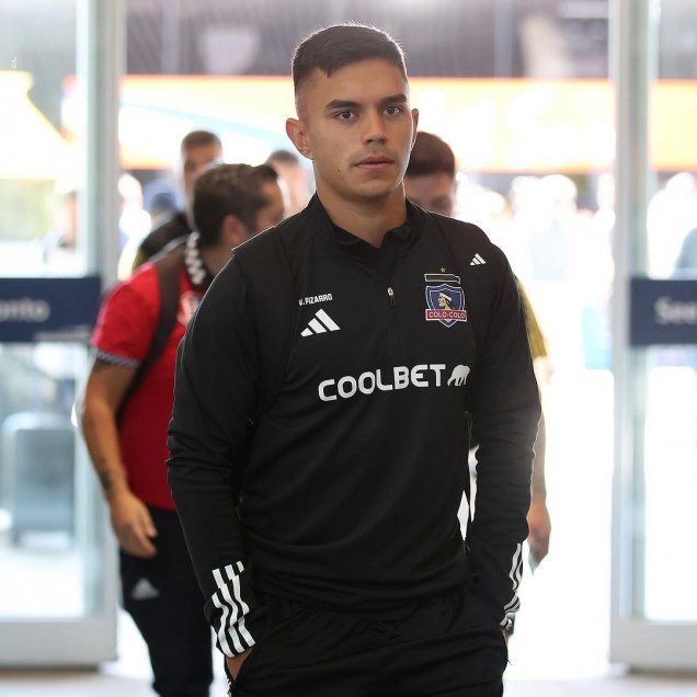 El plantel de Colo Colo viajó a Paraguay para duelo ante Trinidense