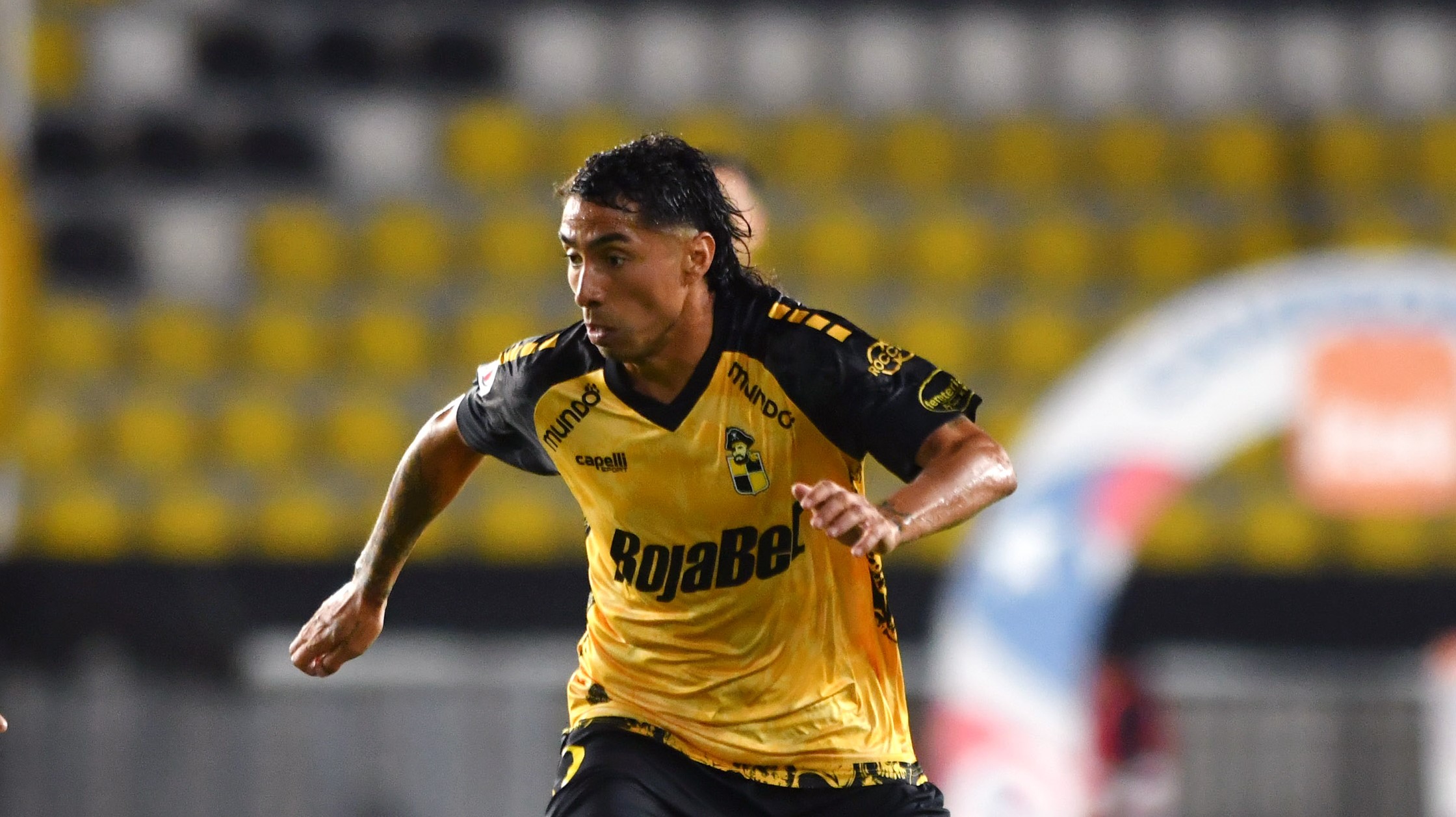 Hugo Tocalli quiere ver a Cabral en la Roja: Tiene las condiciones para hacerlo