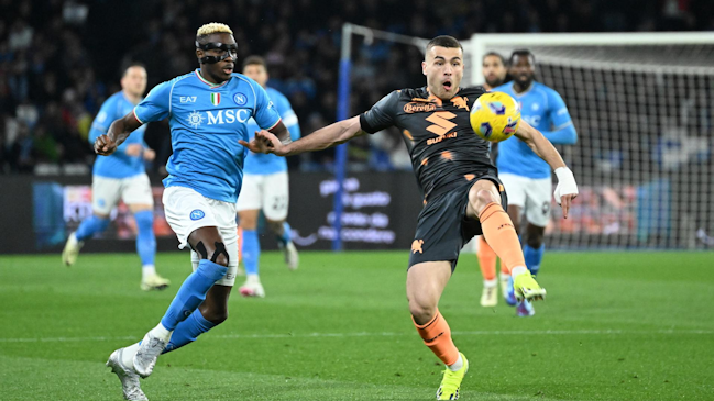 Torino rescató un empate en su visita a Napoli con un golazo de chilena de Sanabria