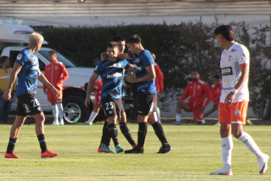 Huachipato puso fin a su mal inicio con un triunfo que dejó a Cobresal hundido en la tabla