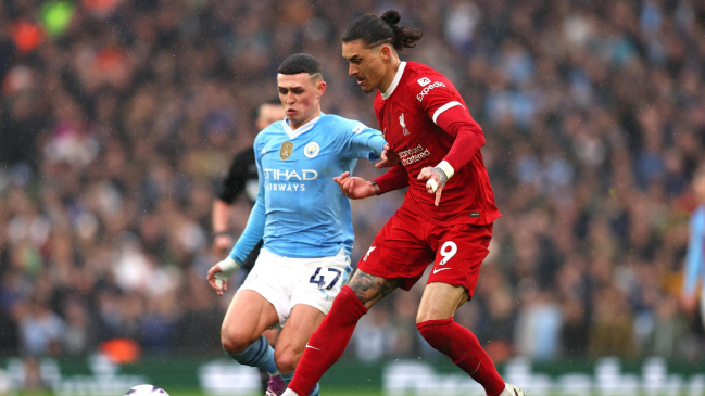 Liverpool y Manchester City timbraron electrizante empate y Arsenal se quedó con el liderato