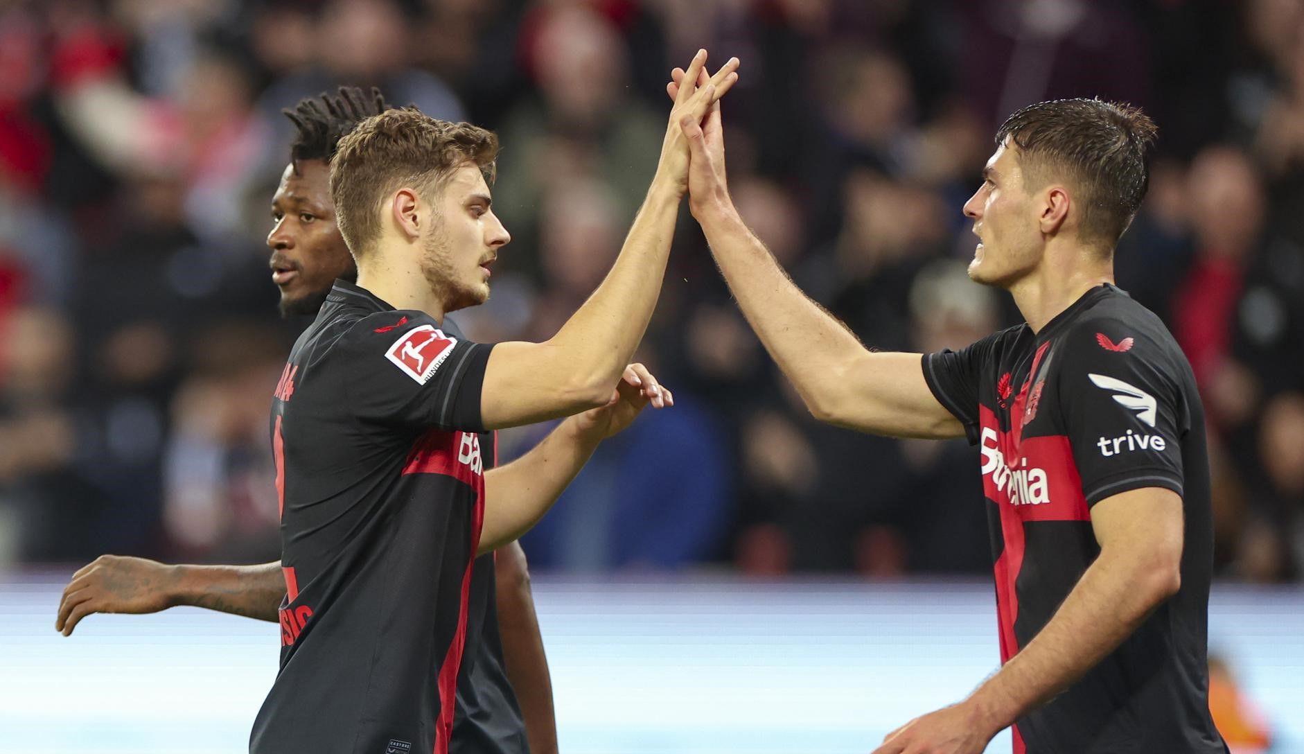 Bayer Leverkusen doblegó a Wolfsburgo y sigue con su liderato invicto en la Bundesliga
