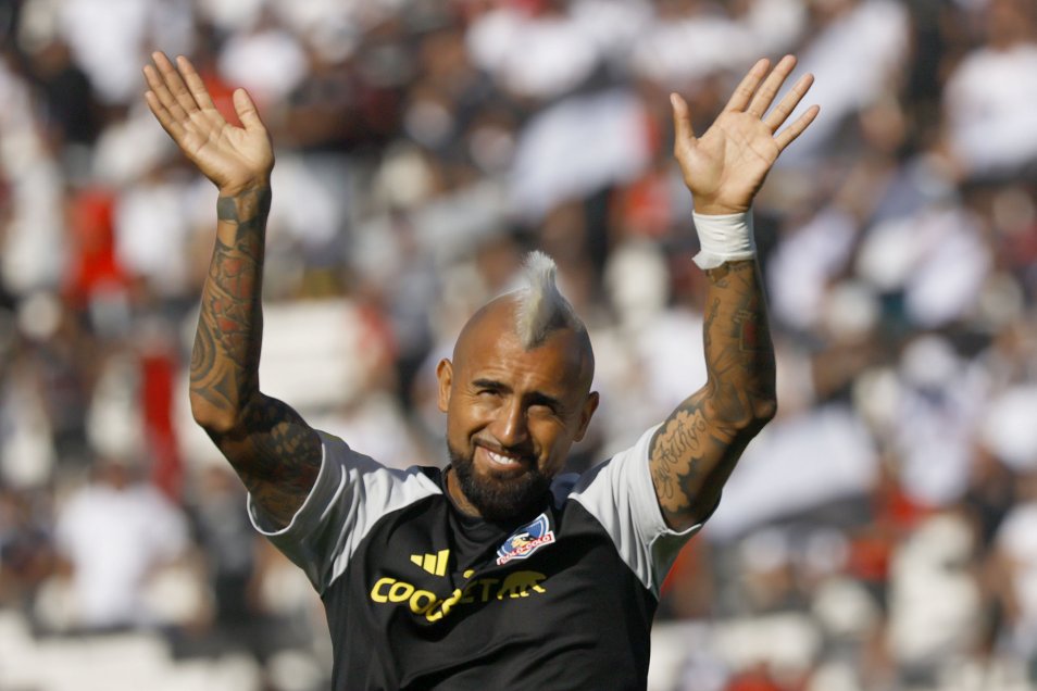 Arturo Vidal estrenó nuevo look en el Superclásico