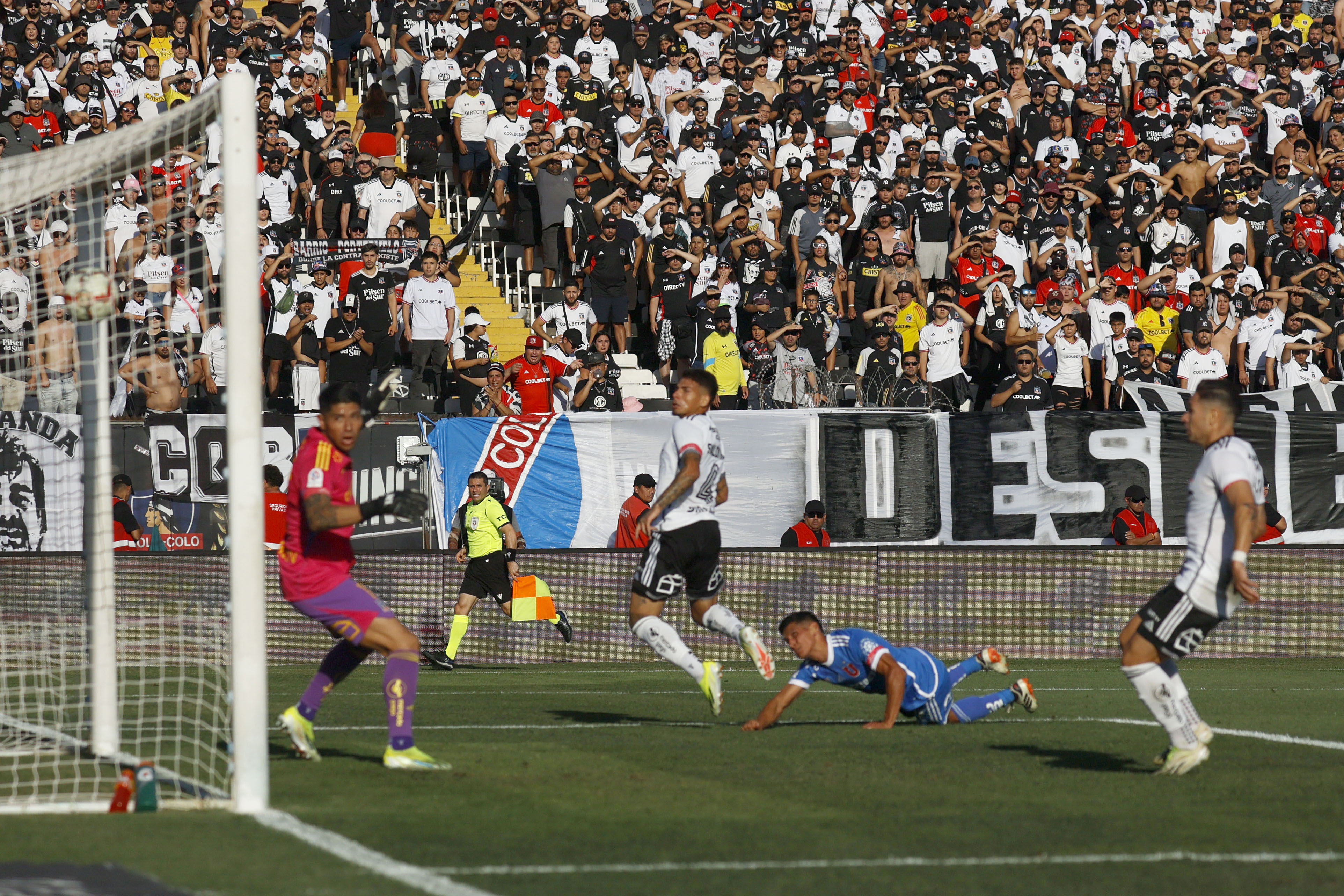 [VIDEO] ¿Gol de Poblete o autogol de Saldivia? Así marcó la U ante Colo Colo en el Monumental