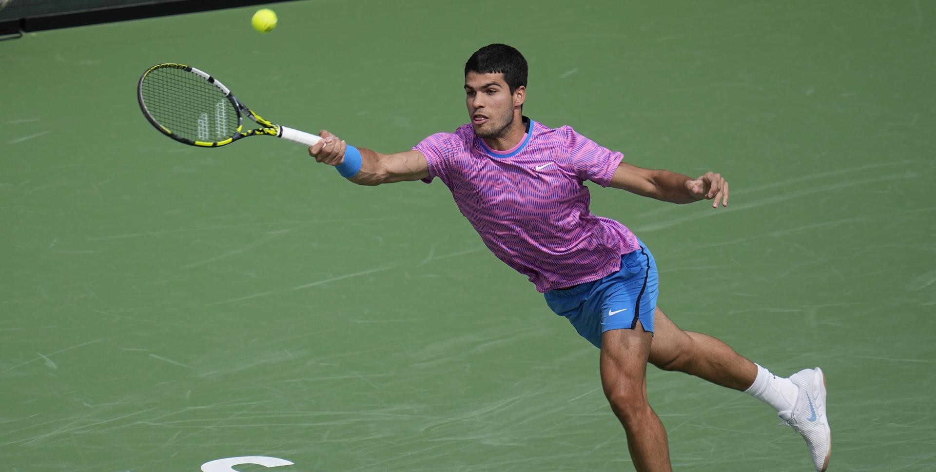 Alcaraz batió a Augar-Aliassime y avanzó con paso firme en Indian Wells