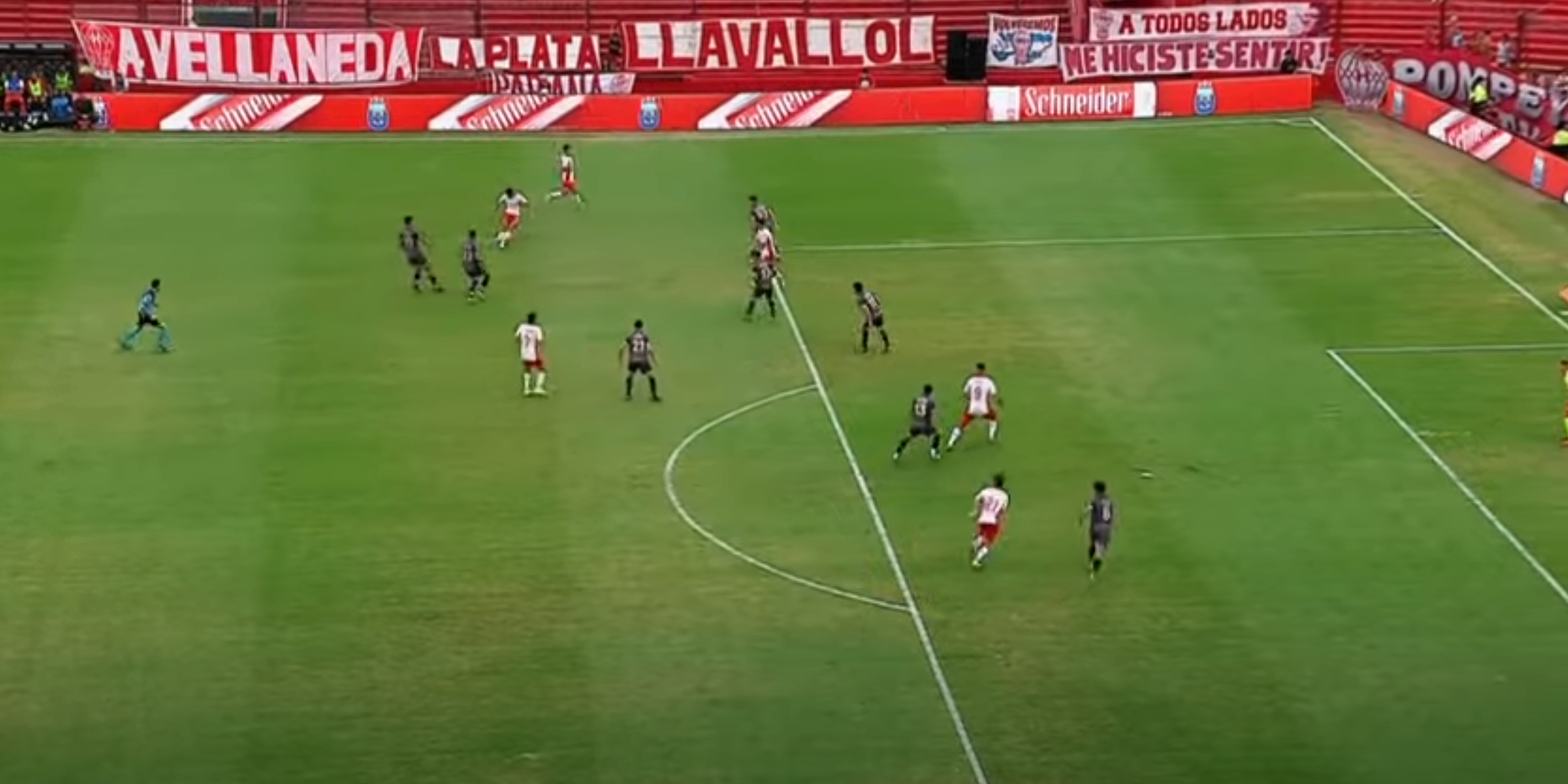 Williams Alarcón asistió a Leandro Garate en empate de Huracán ante Argentinos