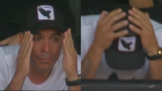 La desazón de Esteban Paredes durante la derrota de Colo Colo ante la U