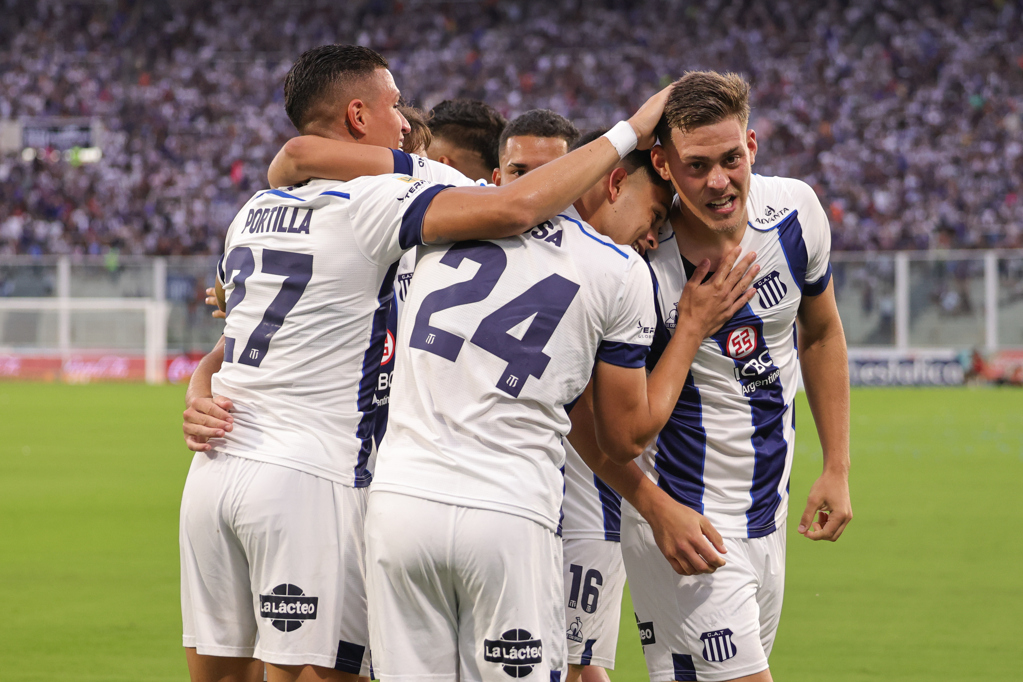 Talleres goleó a Atlético Tucumán y sigue escalando en la Copa de la Liga Argentina