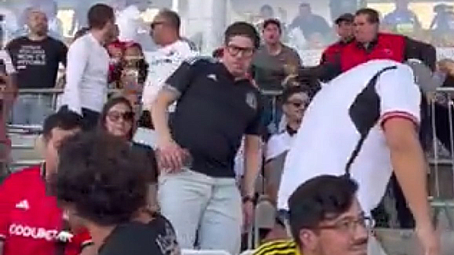 [VIDEO] Repudiable: Hincha de Colo Colo agredió a un niño en el Monumental