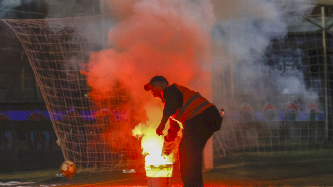Arbitro informó inusual proyectil y pirotecnia de hinchas de Audax en Santa Laura