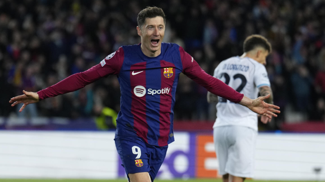 Lewandowski liquidó la serie ante Napoli para el paso de Barcelona en la Champions