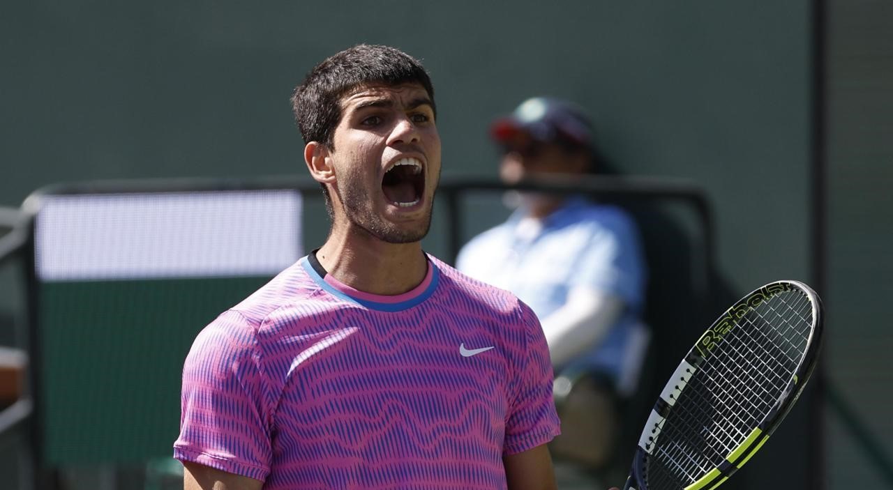 Carlos Alcaraz batió a Fabian Marozsan y avanzó a cuartos en Indian Wells