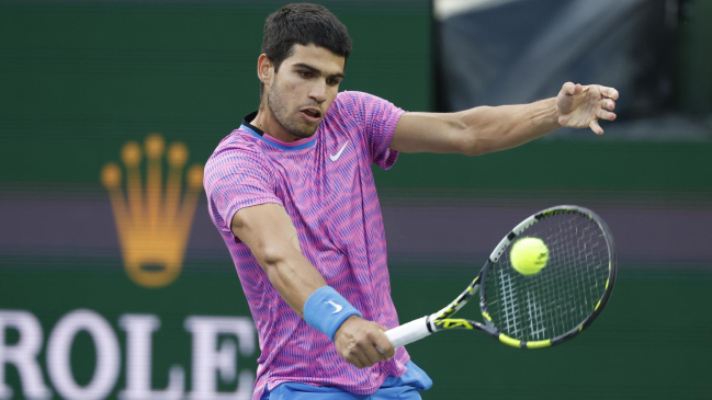 Alcaraz fue imparable tras la invasión de abejas y fulminó a Zverev en Indian Wells