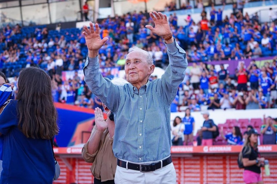 La U homenajeó a Luis “Fifo” Eyzaguirre previo al duelo ante O’Higgins en el Nacional