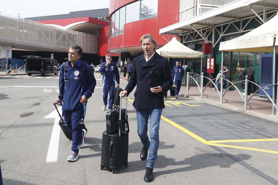 Gareca, Isla y Suazo llegaron a Italia para el amistoso de La Roja ante Albania