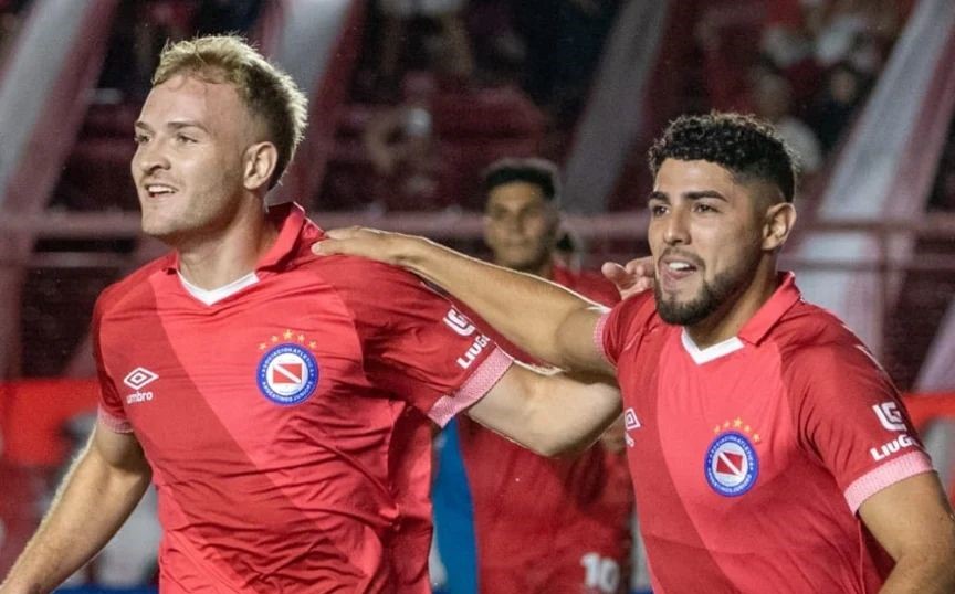 Argentinos goleó a Rosario Central y sigue presionando por la cima en la Copa de la Liga