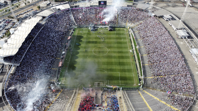 Colo Colo realiza trabajos en su cancha ante inspección de la Conmebol