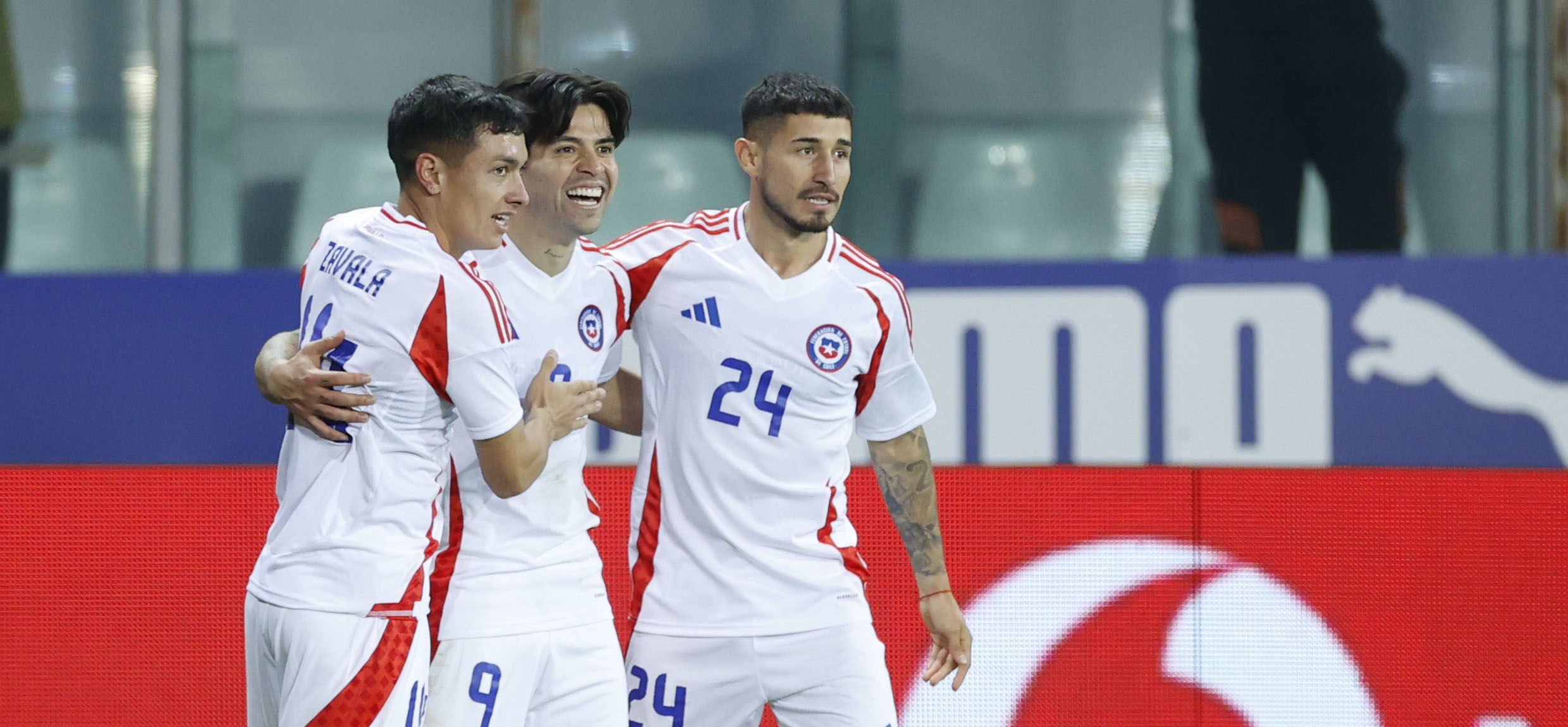 Víctor Dávila celebró su primer gol por Chile y selló el triunfo ante Albania