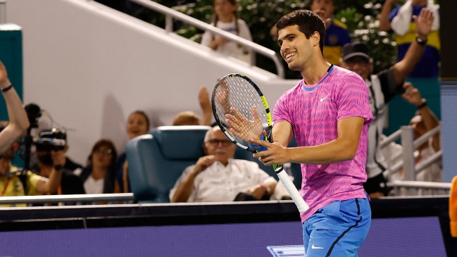 Carlos Alcaraz avanzó a paso firme a octavos de final en el Masters de Miami