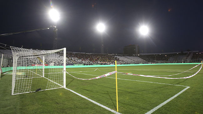 Colo Colo espera resolución de la Conmebol tras inspección de la cancha del Monumental