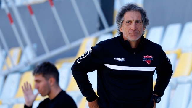 Mario Salas fue suspendido por dos fechas tras quejarse de “robo hormiga” en duelo con Everton