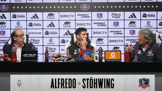 ¿Falta de comunicación? Morón sorprendió a Stöhwing en plena conferencia con un recado de Ñublense