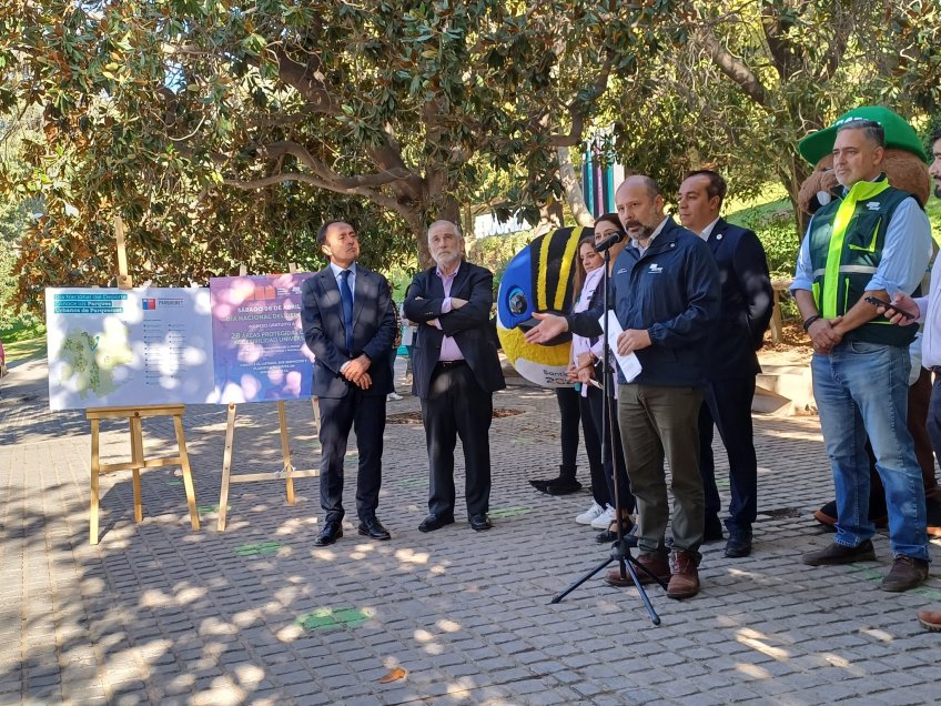 Ministro Pizarro y Fiu participaron en anuncio de apertura gratuita de parques para el 6 de abril