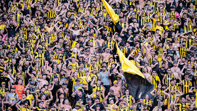 El fenomenal recibimiento de la hinchada de Peñarol en el clásico uruguayo con Nacional