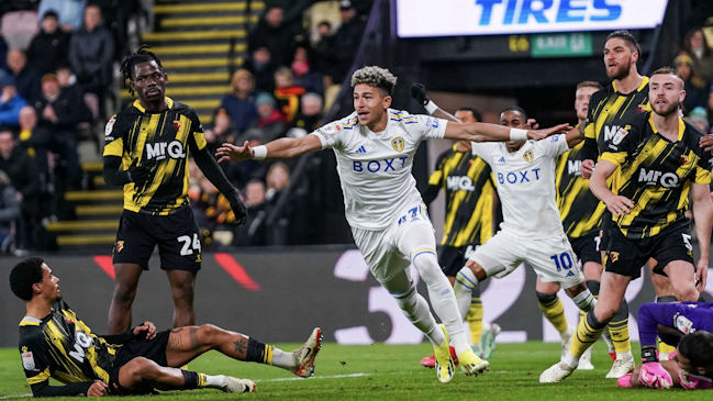 Leeds amargó a Watford y Francisco Sierralta en un vibrante empate por la Championship