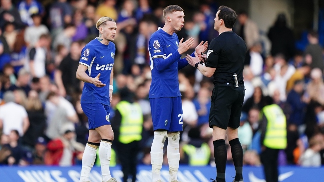 Chelsea enredó puntos ante Burnley pese a terminar con un futbolista más