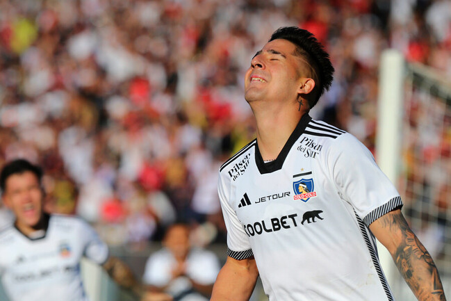 Colo Colo volvió a los abrazos en el Campeonato Nacional con goleada sobre Everton