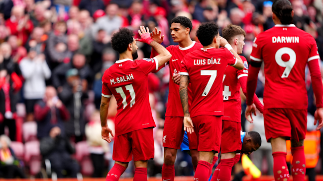 Liverpool logró imponerse a Brighton y puso al rojo vivo la lucha por el liderato en la Premier