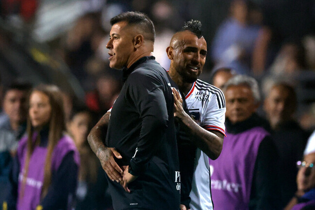Jorge Almirón: Arturo Vidal está bien y va a jugar contra Cerro Porteño