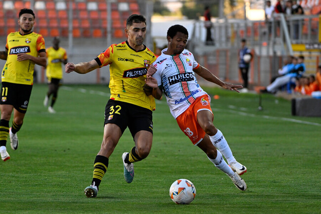 Cobresal empató sobre la hora con Barcelona en su estreno en Copa Libertadores