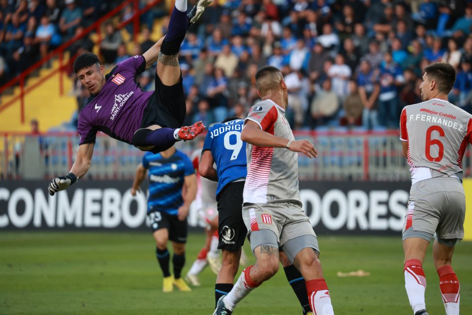 Cris Martínez lideró la reacción de Huachipato en el empate ante Estudiantes en Talcahuano