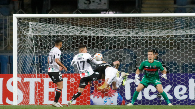 Defensor de Palestino es el chileno más joven en ser expulsado en Copa Libertadores