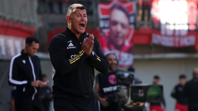 Almirón no se presentó a conferencia de prensa tras derrota de Colo Colo y arriesga sanción