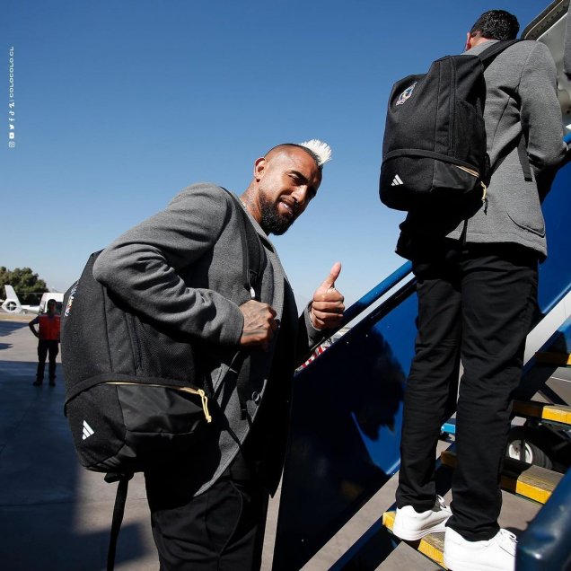 “Estilo Cacique”: La vestimenta que usó Colo Colo para emprender rumbo a Río de Janeiro