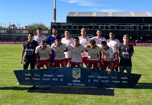 Rodrigo Echeverría fue figura en empate de Huracán en Argentina