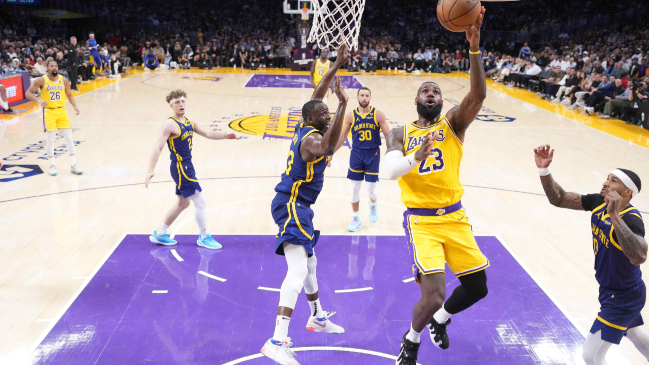 Golden State venció a los Lakers y los complicó de cara a la postemporada