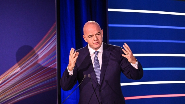 Infantino aseguró que en el congreso de la FIFA en Bangkok se abordará el racismo