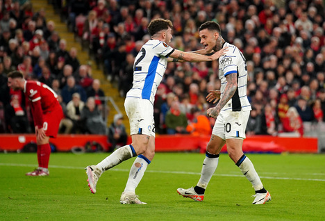 Gianluca Scamacca fue figura con un doblete en la victoria de Atalanta sobre Liverpool