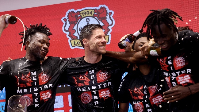 El grueso error de Bayer Leverkusen que tiene Charles Aránguiz como protagonista