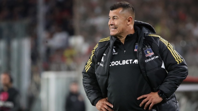 Hinchas de Colo Colo explotaron contra Jorge Almirón y exigieron su renuncia