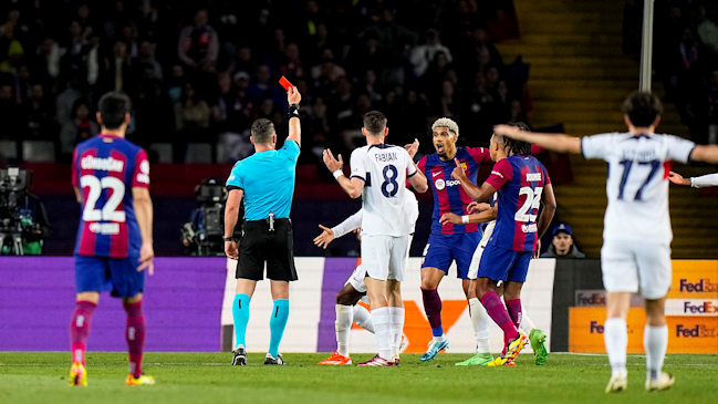 La polémica expulsión de Ronald Araujo en la revancha entre FC Barcelona y PSG