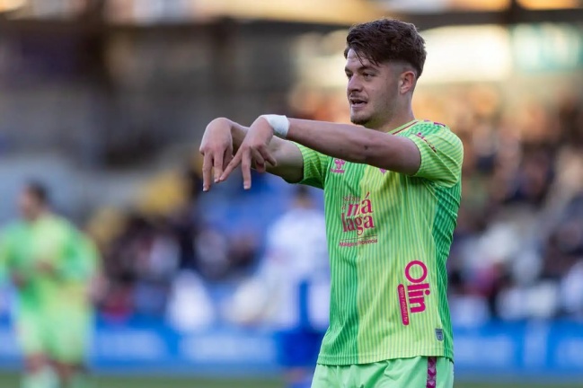 Jugador del Málaga le vendió su camiseta a un hincha por 50 euros