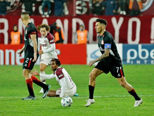 Estudiantes de la Plata de Javier Altamirano ganó en el último minuto a Lanús