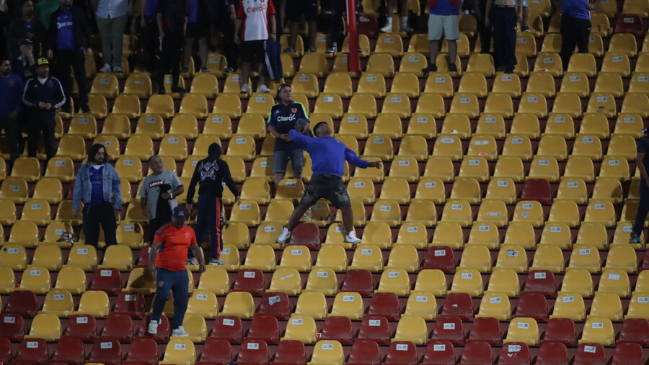 Tribunal tomó acción tras denuncia de proyectiles lanzados por barristas de U. de Chile