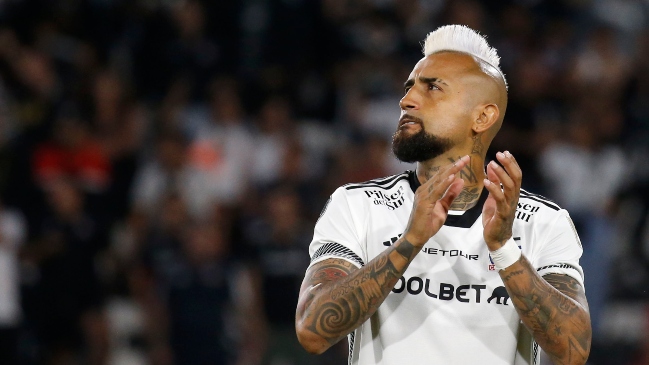 Vidal valoró el auto que recibió el plantel de Colo Colo: “Nos vamos acercando a los europeos”